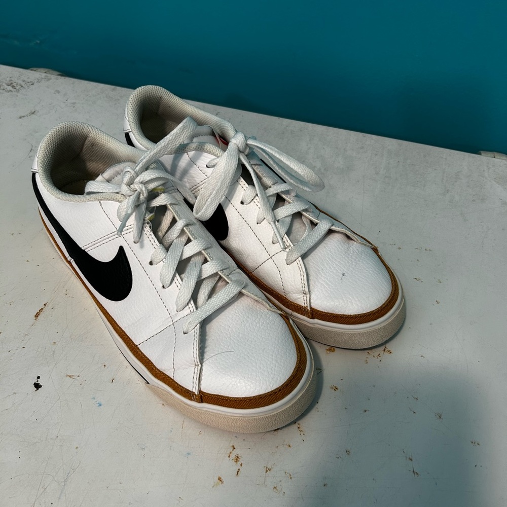 White Nike Blazer Low 77